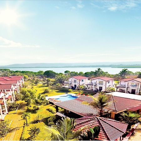 Span Suites & Villa Morjim Exterior photo