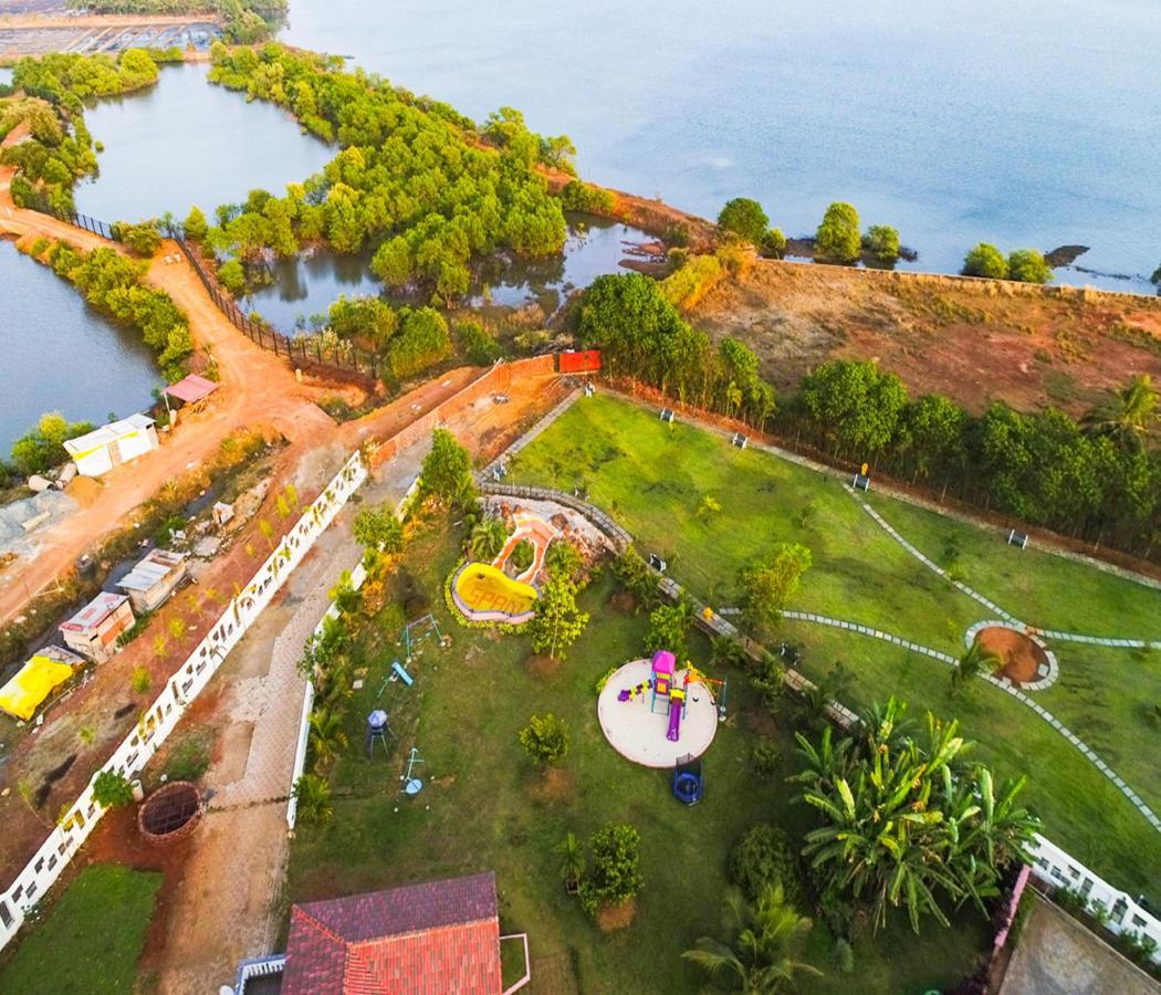 Span Suites & Villa Morjim Exterior photo