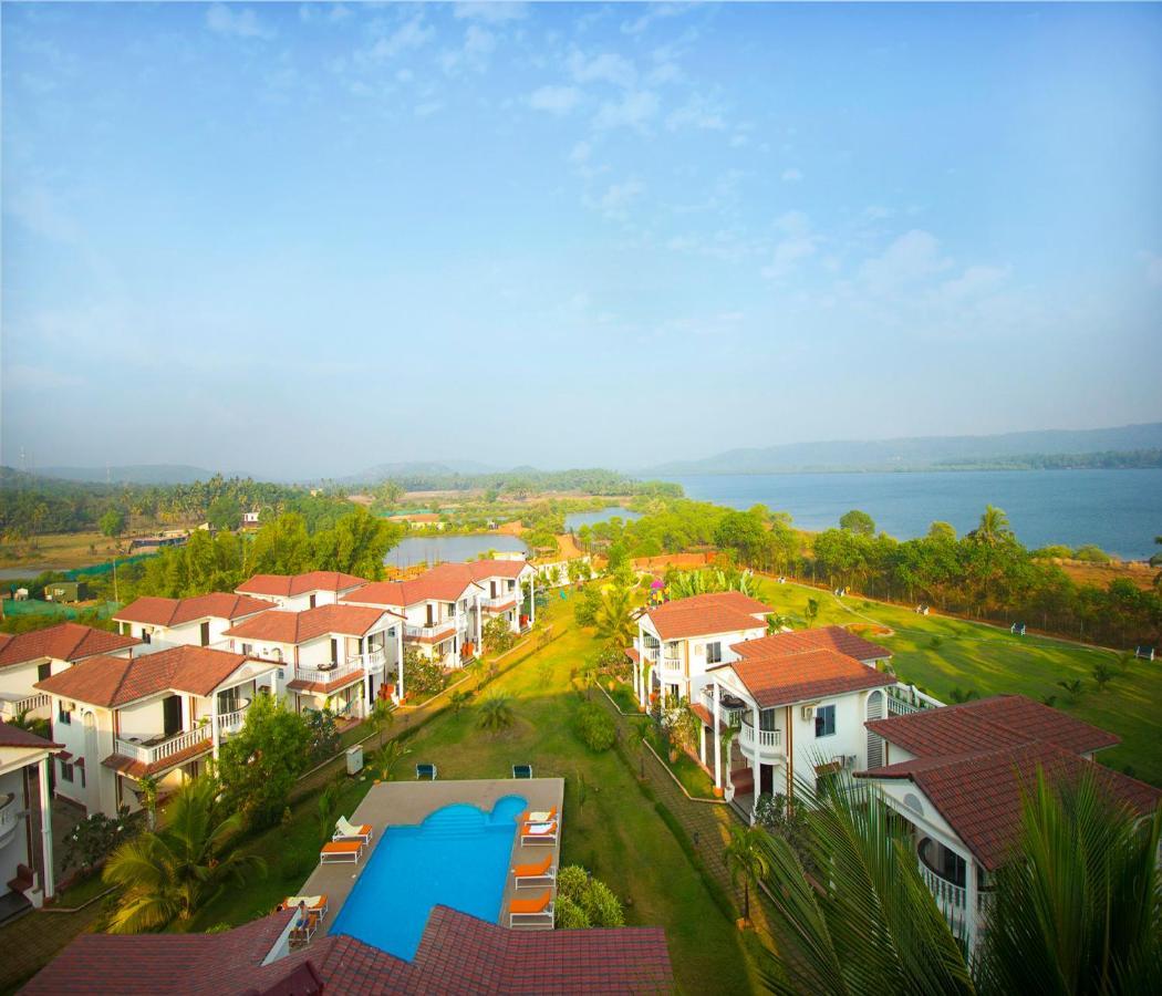 Span Suites & Villa Morjim Exterior photo