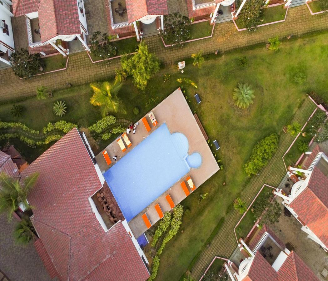 Span Suites & Villa Morjim Exterior photo