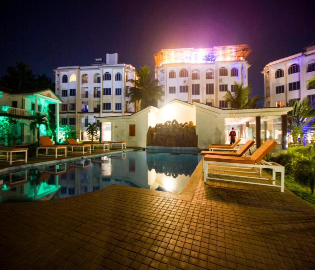 Span Suites & Villa Morjim Exterior photo