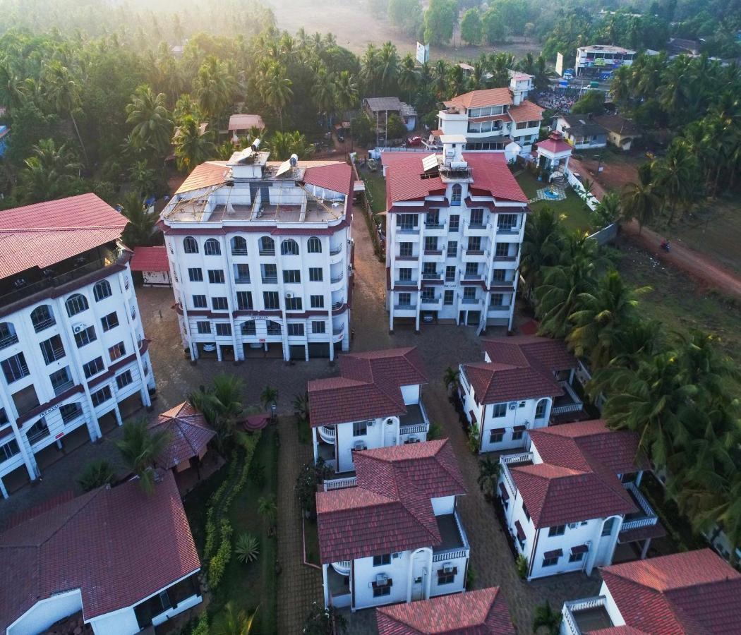 Span Suites & Villa Morjim Exterior photo